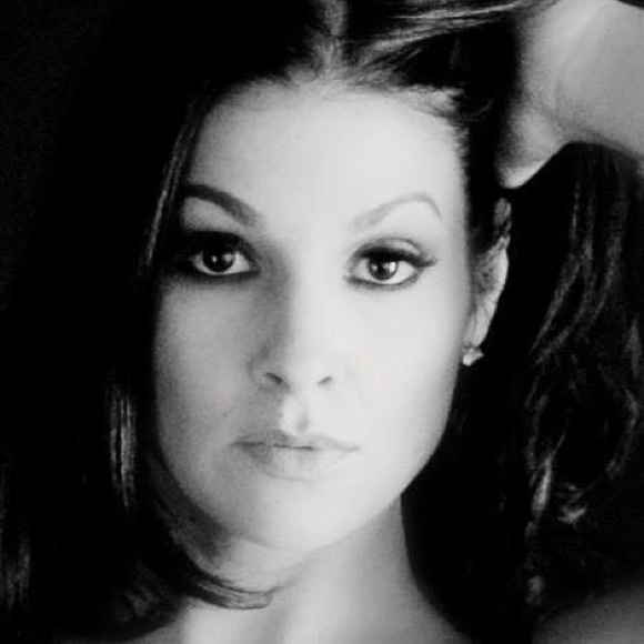 Meet your Posher, Danielle - Picture 2 of 2